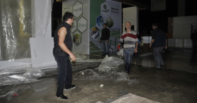 Tarım fuarını yağmur bastı