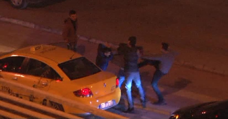 Trafikte bıçaklı kavga