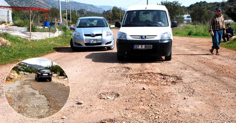 Turistik yol delik deşik
