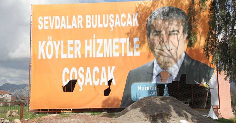 TURSUN’UN AFİŞİNE SALDIRI