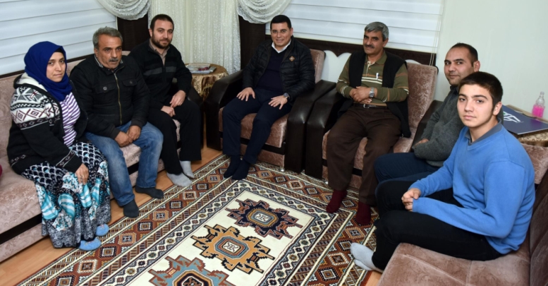 Tütüncü nabız yokluyor