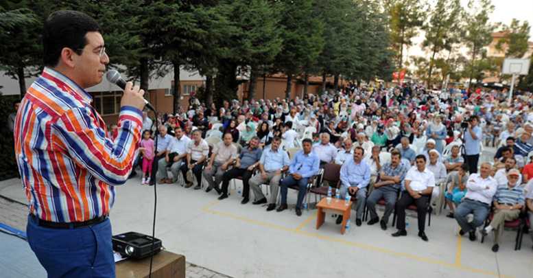 Tütüncü pilav gününe katıldı