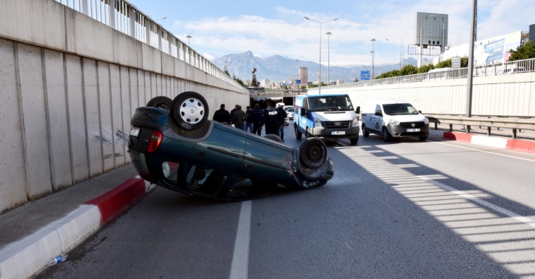 Üç takla attı, burnu kanamadı