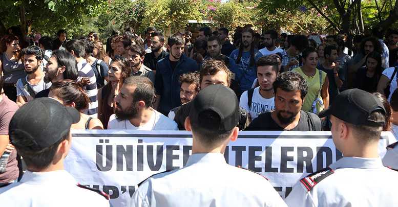 Üniversitede IŞİD eylemi