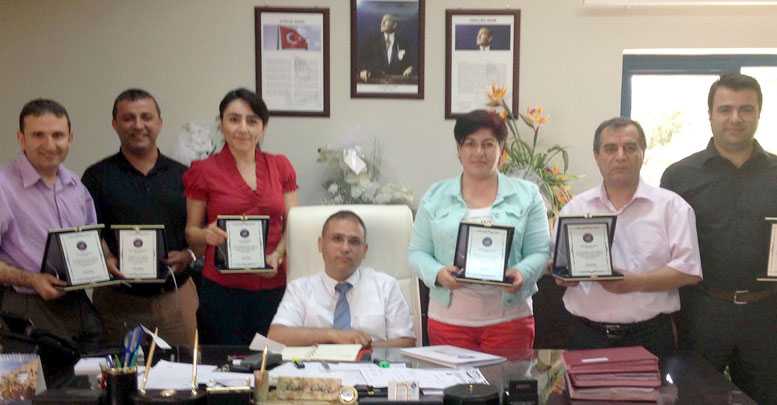 Üniversitede plaketli teşekkür