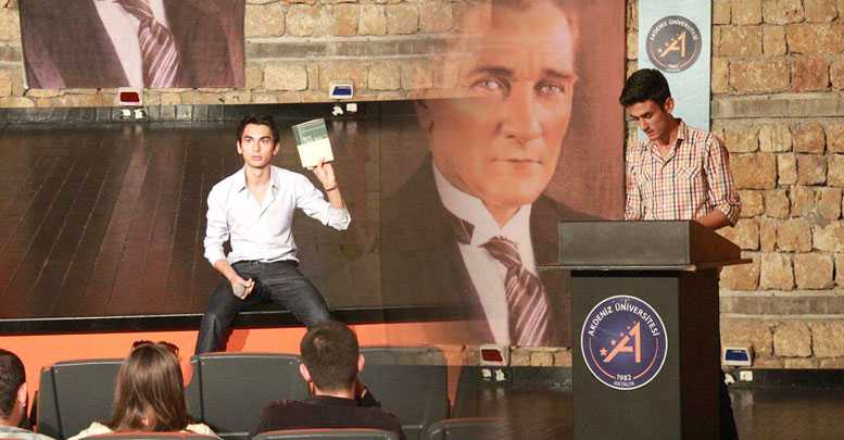 Üniversitede şiir rüzgarı