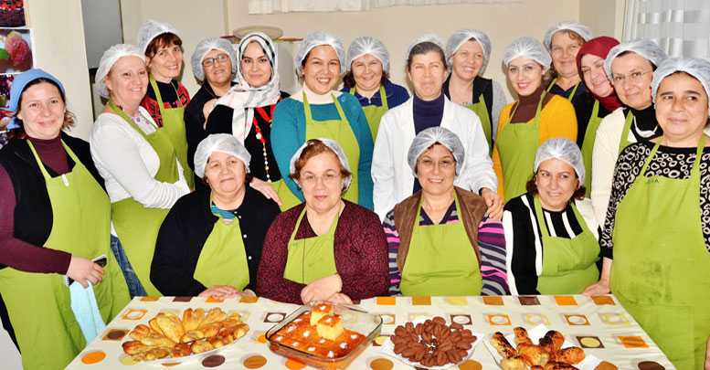 Usta pastacılar yetişiyor