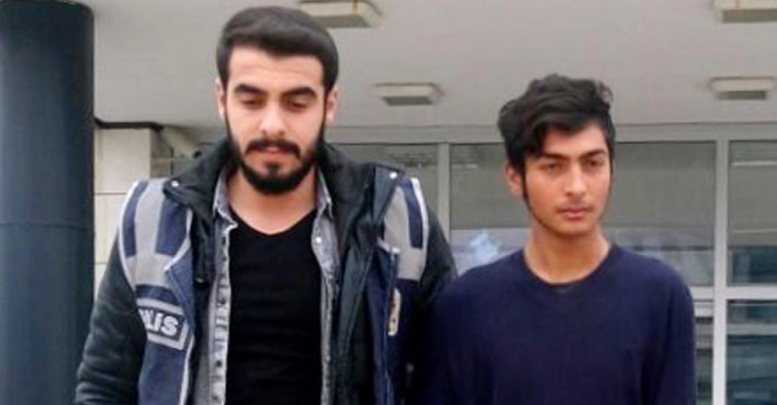 Üvey babasını bıçaklayıp öldürdü