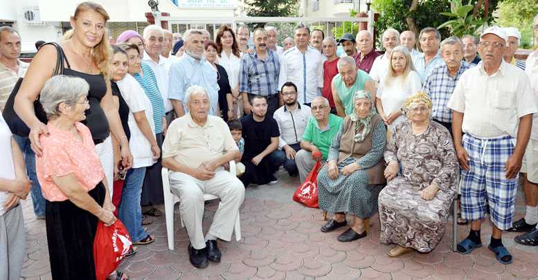 Uysal, yaşlıların bayramını kutladı
