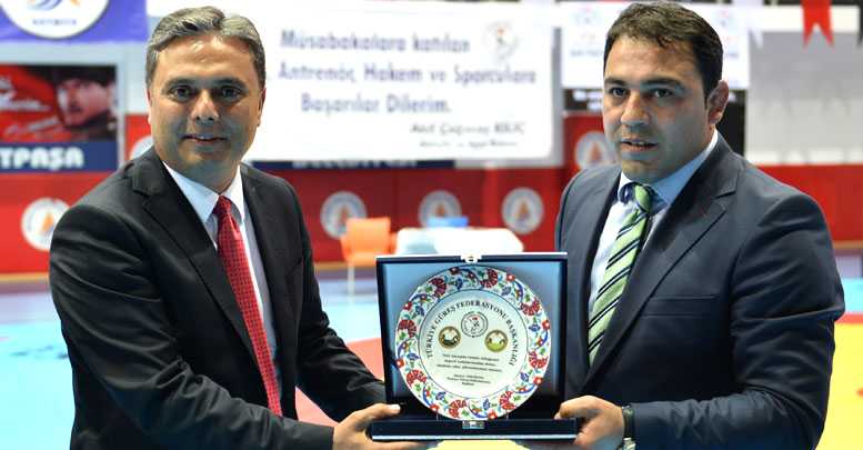 Uysal iki dilde teşekkür etti