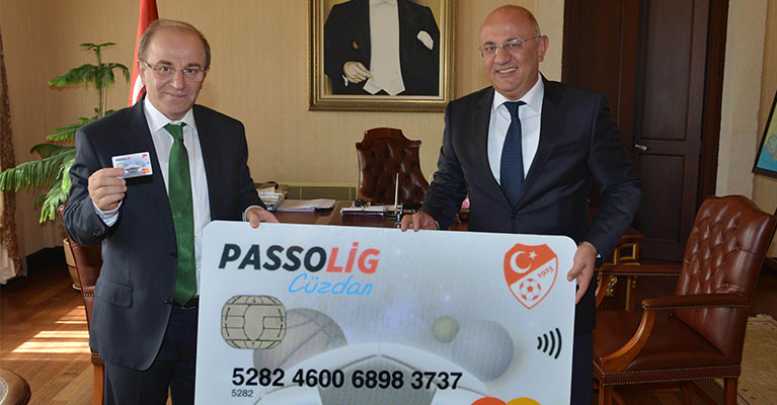 Vali Öztürk’e Passolig kartı