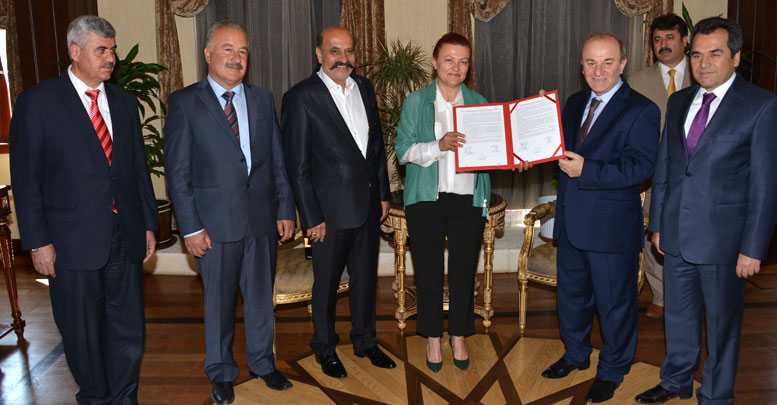 VALİ ÖZTÜRK’ÜN 18. OKUL PROTOKOLÜ