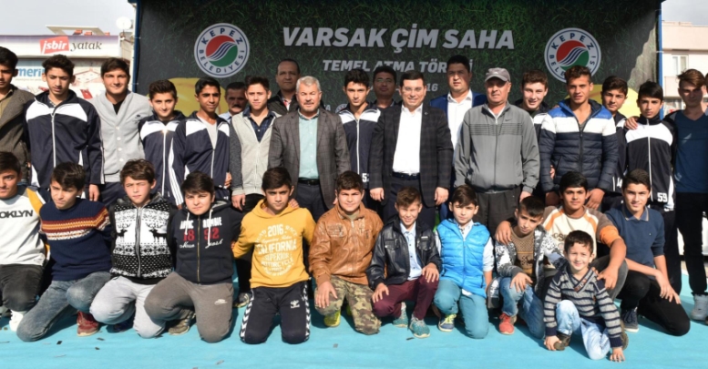 Varsak'a çim saha