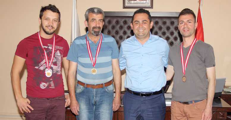 Voleybolda kupa İbradılı gençlerin