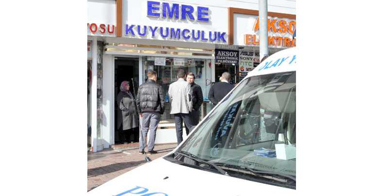 YAĞMURU FIRSAT BİLEN HIRSIZLAR KUYUMCU SOYDU