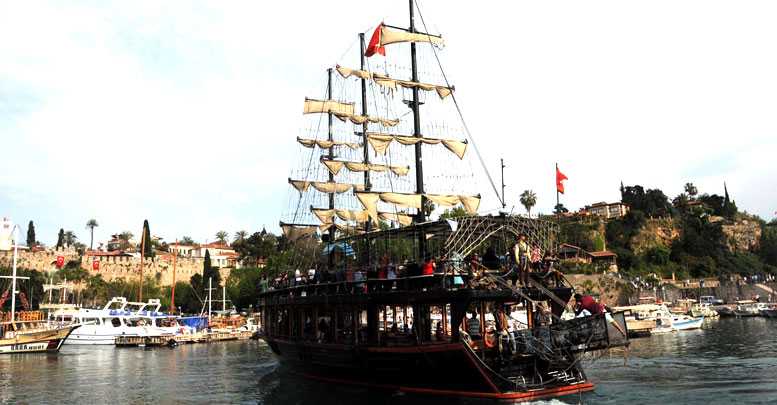 YAT LİMANI KORSANLARI
