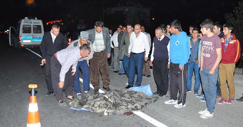 Yolu geçerken otomobil çarptı